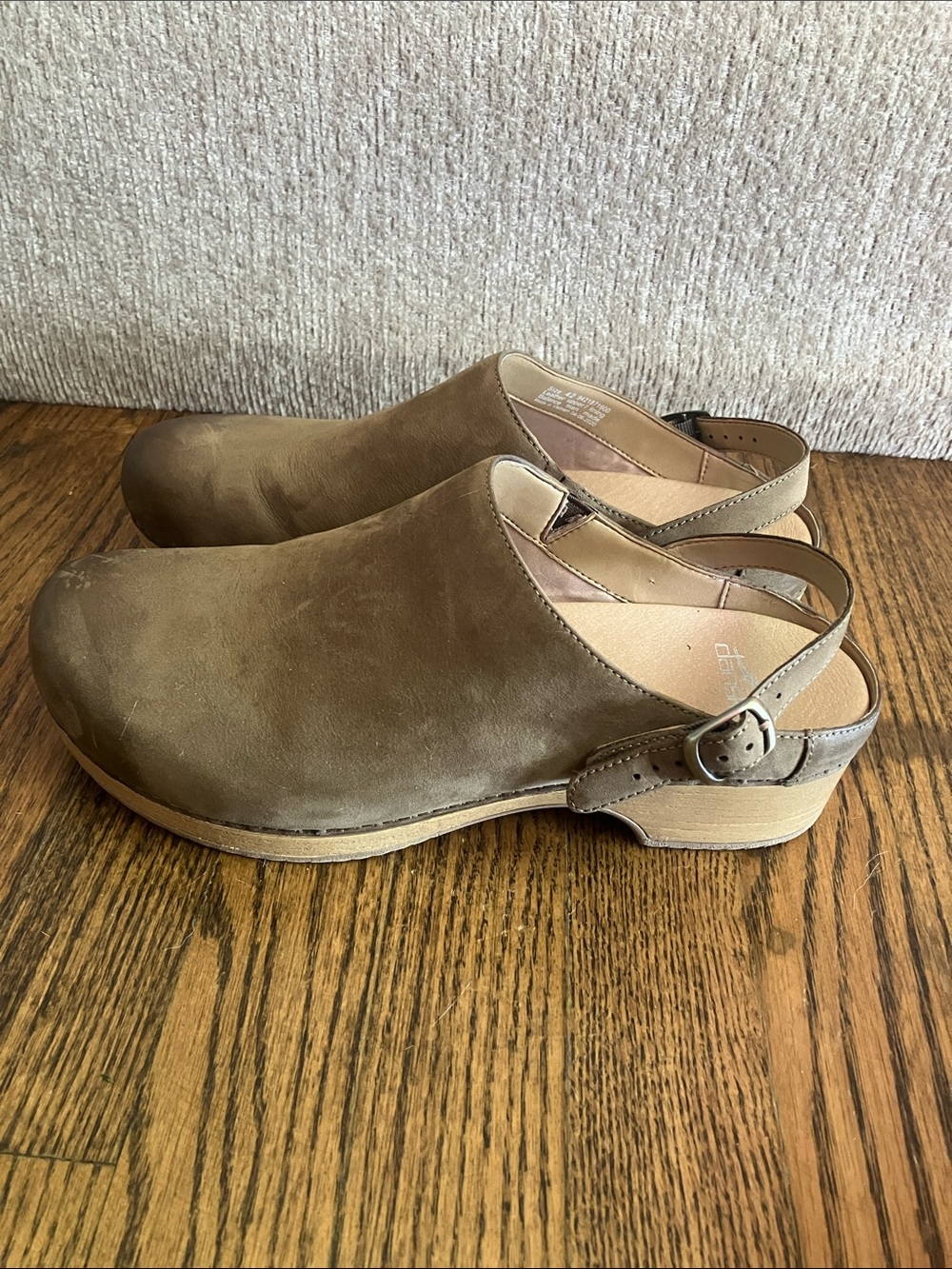 Dansko 42 Sz 10 Clogs Tan Brown Leather with Strap Scandinavian Style